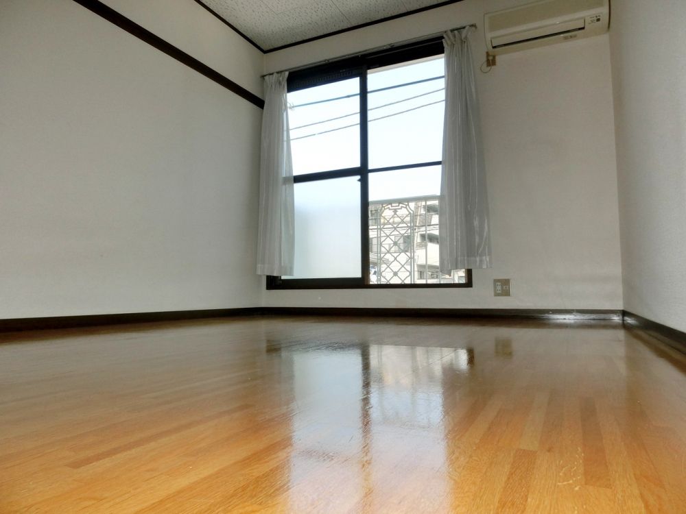 �y���]�z�@