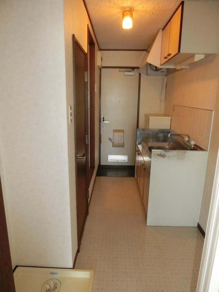 �y�Z�L�����e�B�z�@