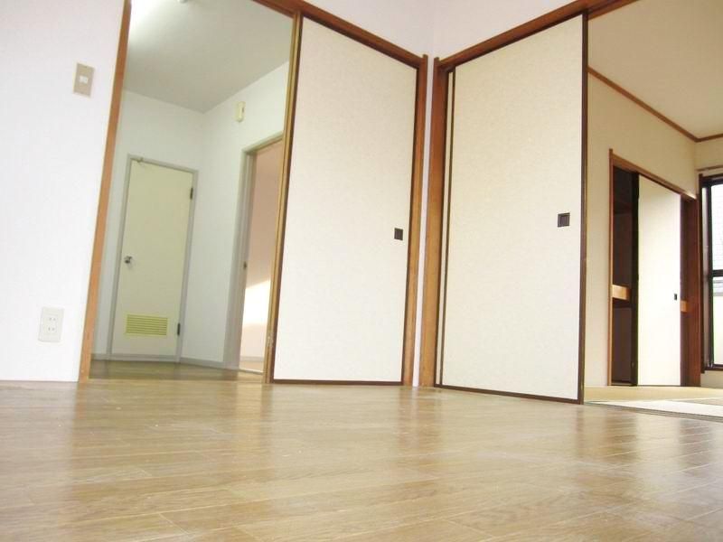 �y�Z�L�����e�B�z�@