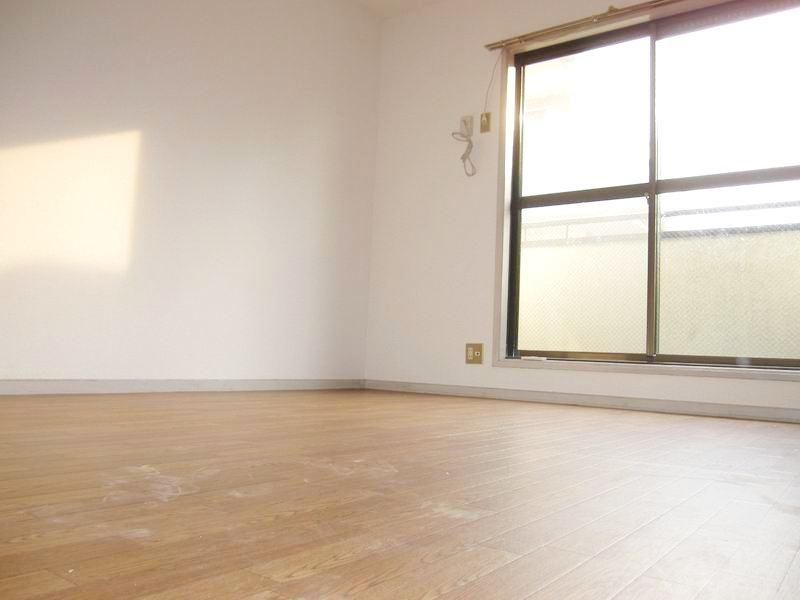 �y���]�z�@