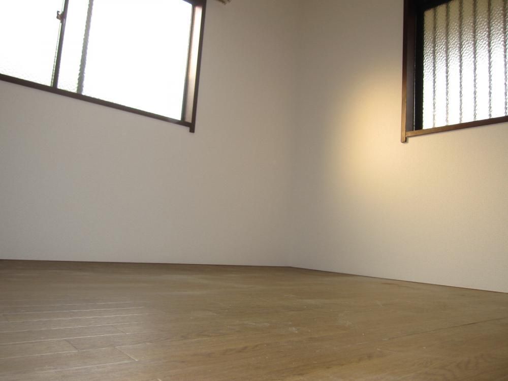 �y�����E���r���O�z�@