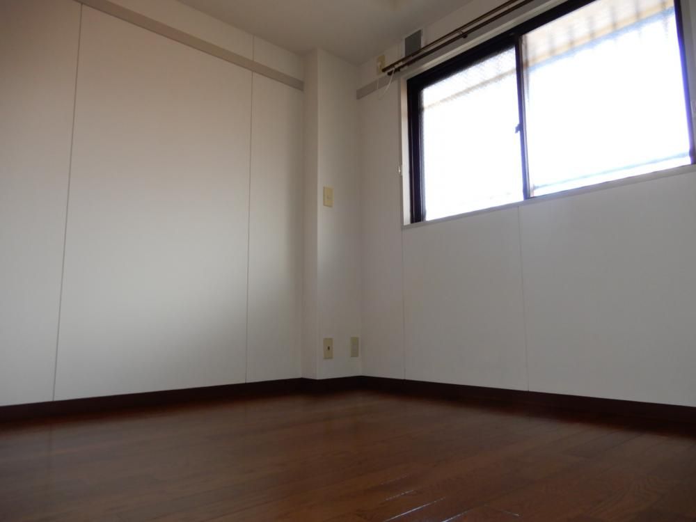 �y�����E���r���O�z�@