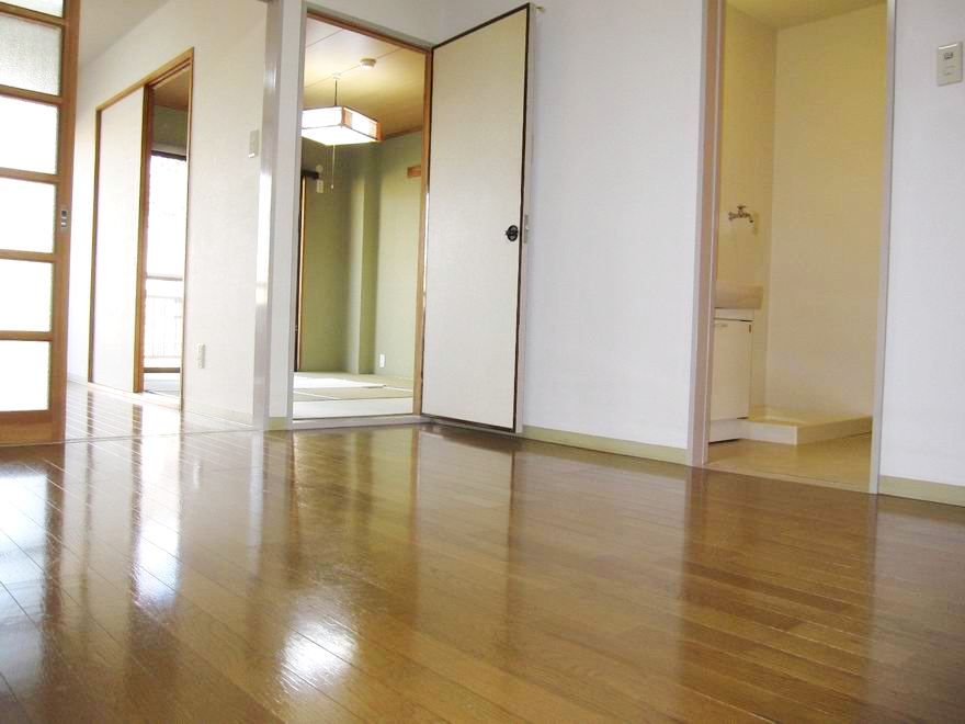 �y���ԁE���r���O�z�@