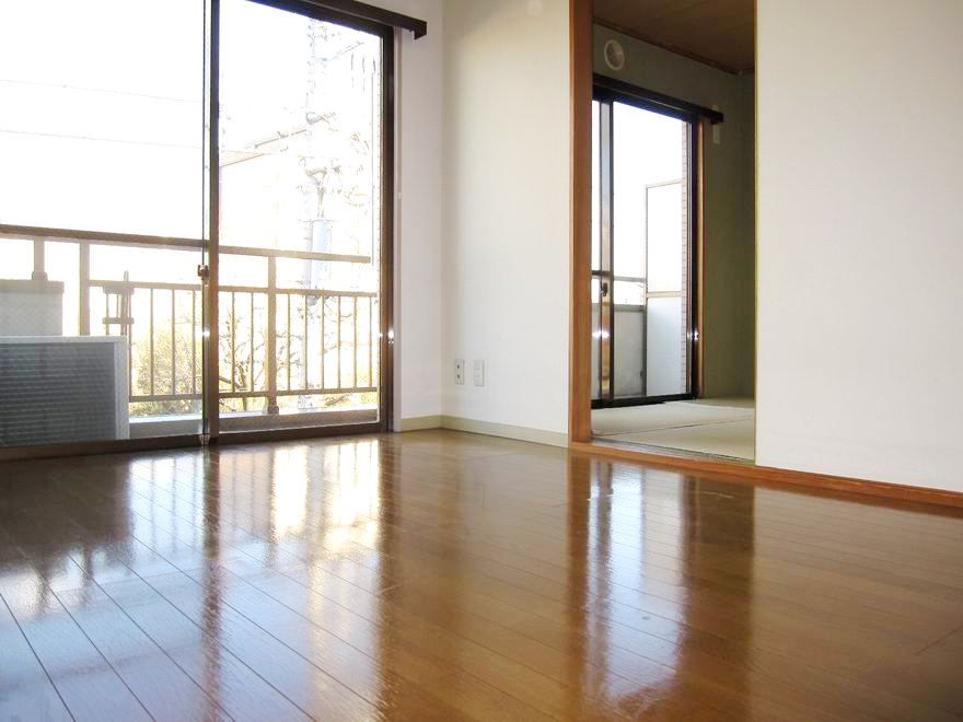 �y�Z�L�����e�B�z�@