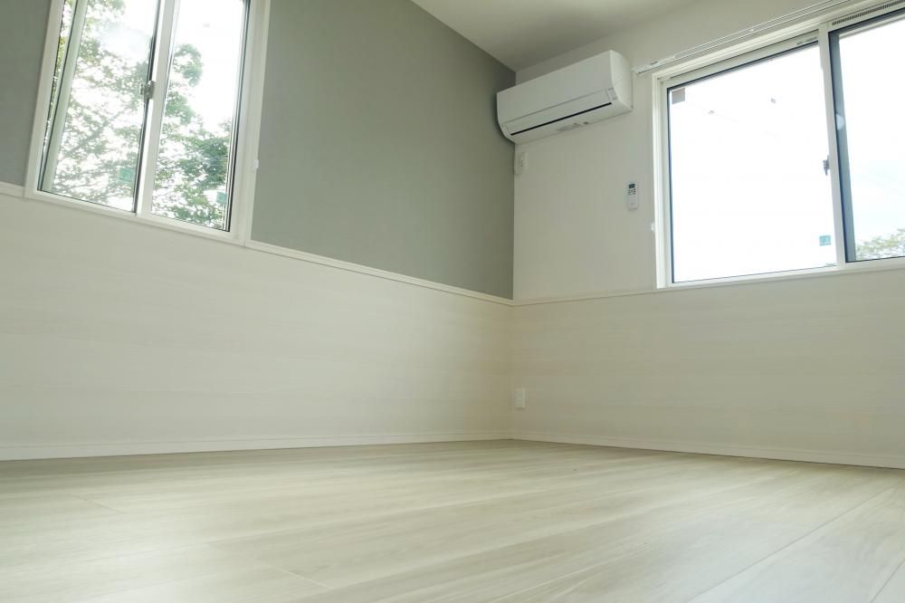 �y�Z�L�����e�B�z�@