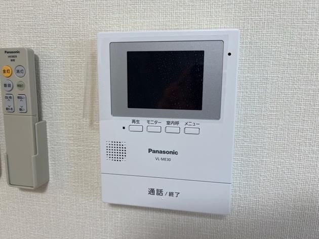 �y�Z�L�����e�B�z�@