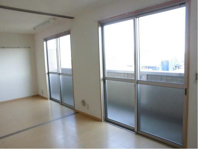 �y�Z�L�����e�B�z�@