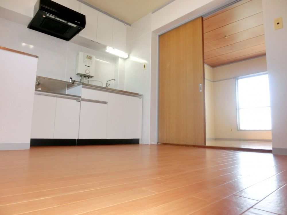 �y���ԁE���r���O�z�@