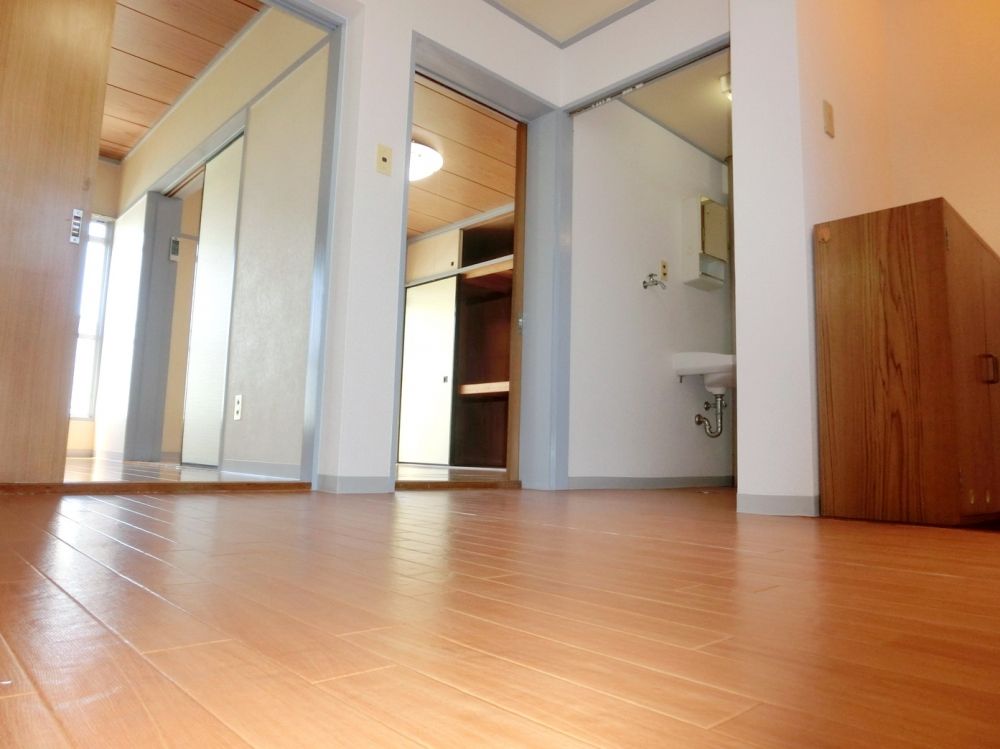 �y�Z�L�����e�B�z�@