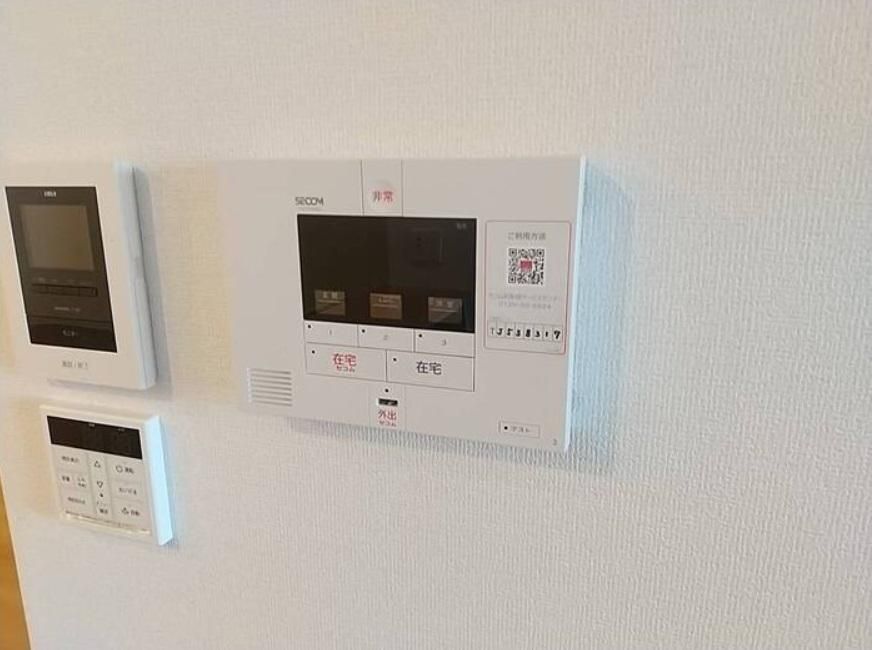 �y�Z�L�����e�B�z�@