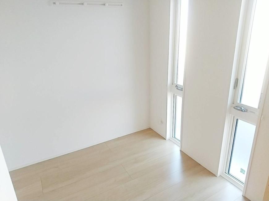 �y�����E���r���O�z�@