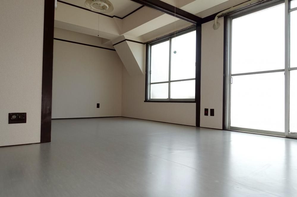 �y���]�z�@