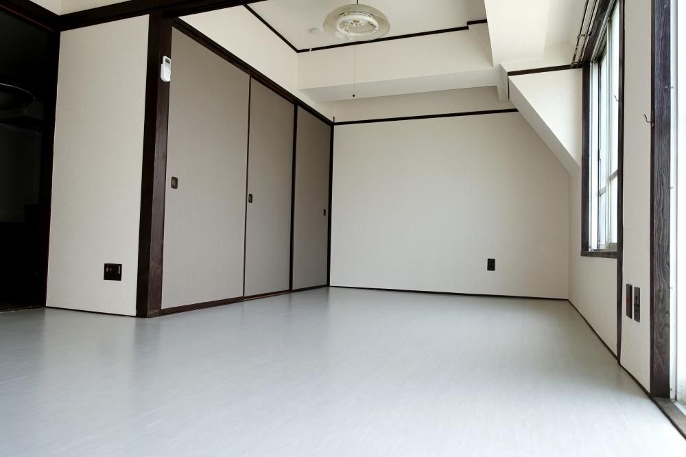 �y�Z�L�����e�B�z�@