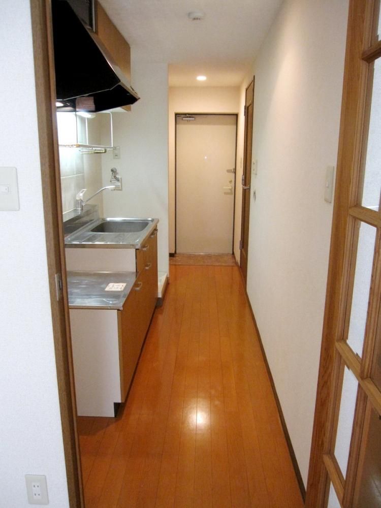 �y�Z�L�����e�B�z�@