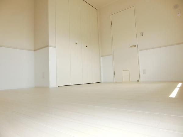 �y�Z�L�����e�B�z�@