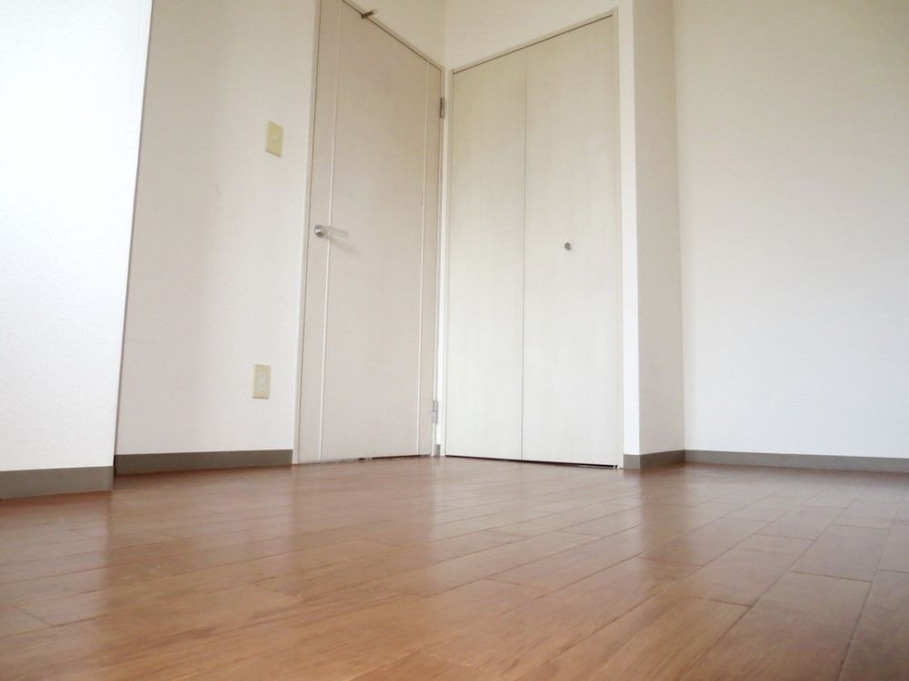 �y�Z�L�����e�B�z�@