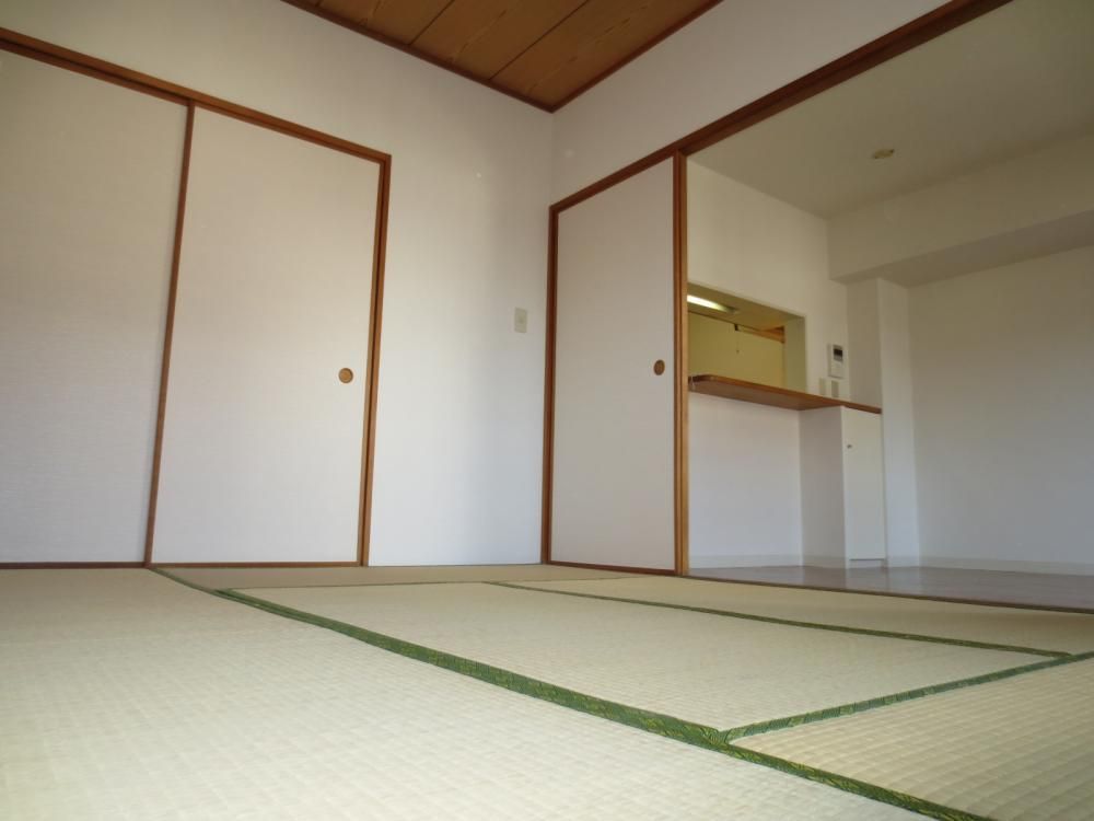 �y�����E���r���O�z�@