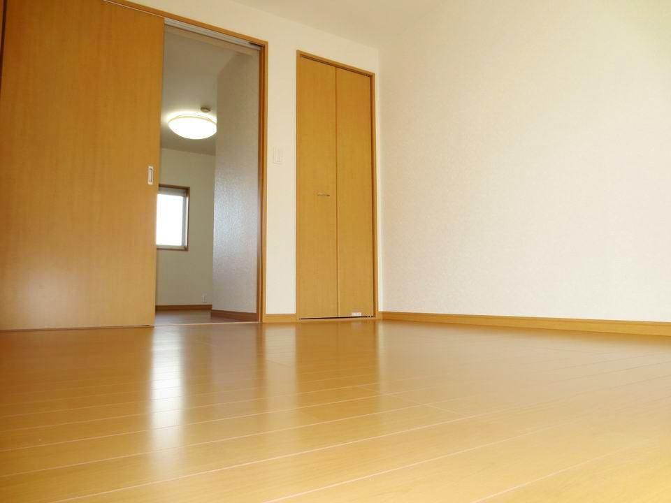 �y�Z�L�����e�B�z�@