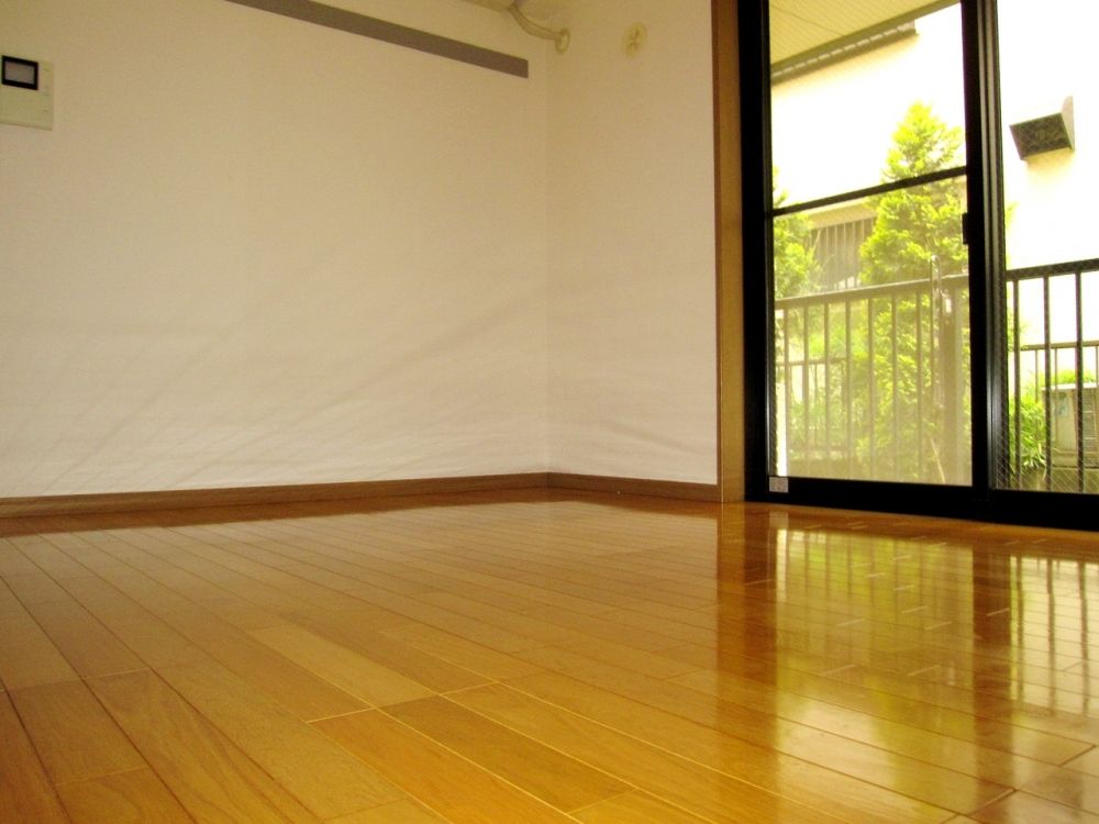 �y�Z�L�����e�B�z�@