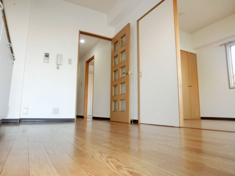 �y�Z�L�����e�B�z�@