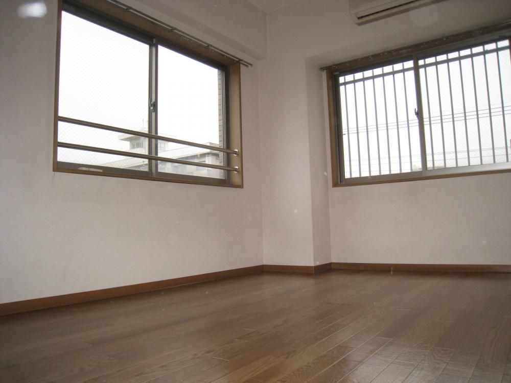 �y�����E���r���O�z�@