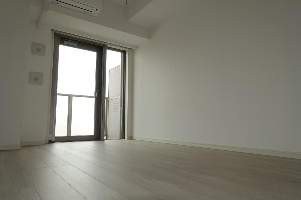 �y�����E���r���O�z�@