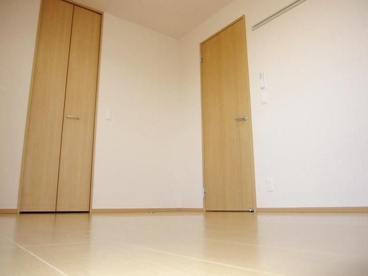 �y�Z�L�����e�B�z�@