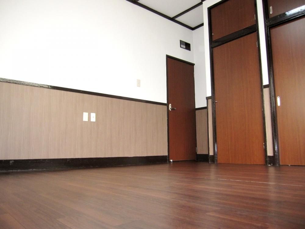 �y�Z�L�����e�B�z�@