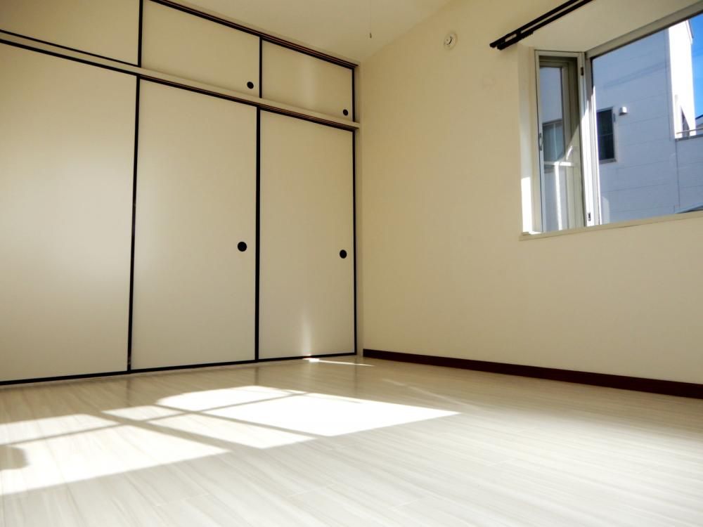 �y�Z�L�����e�B�z�@