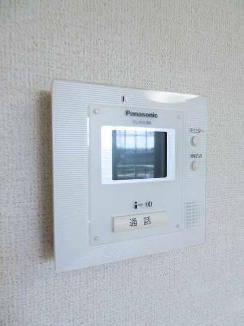 �y�Z�L�����e�B�z�@