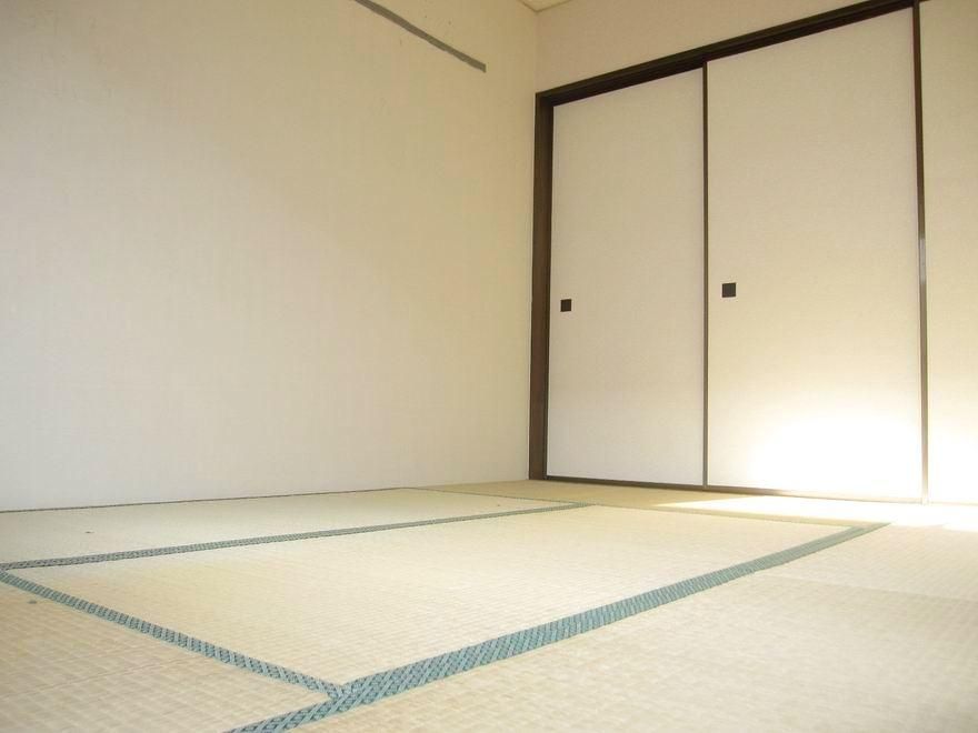 �y�Z�L�����e�B�z�@