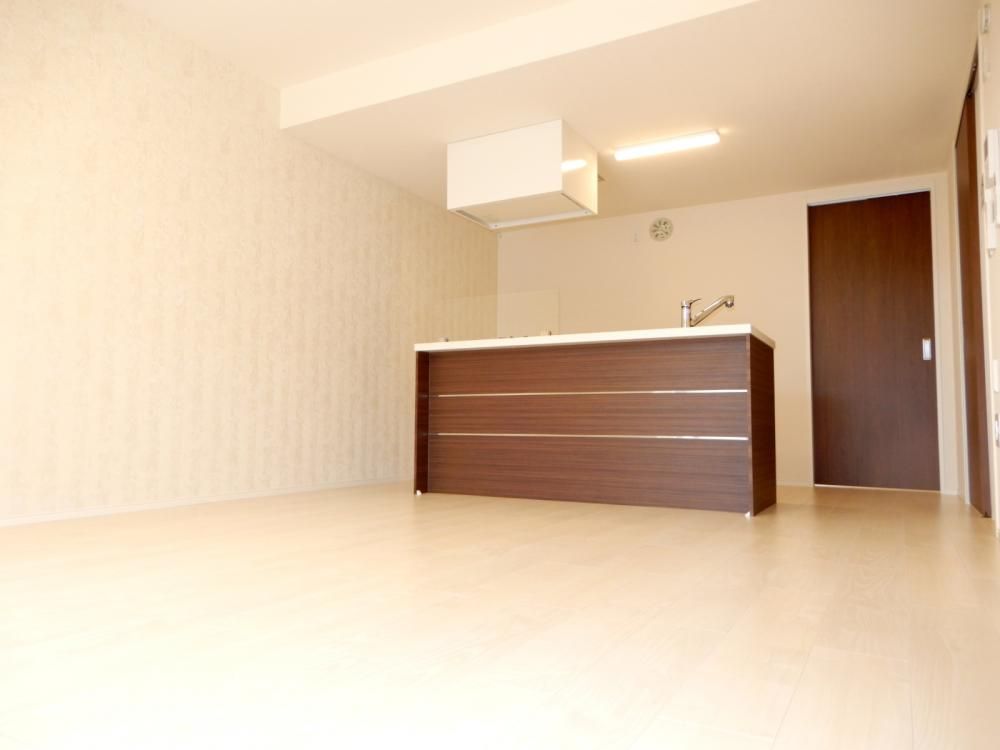 �y�Z�L�����e�B�z�@