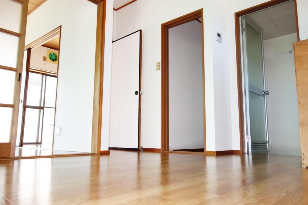 �y�Z�L�����e�B�z�@