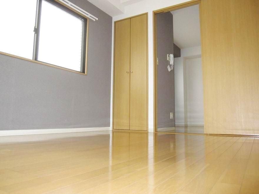 �y�Z�L�����e�B�z�@