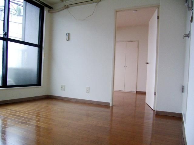 �y���]�z�@