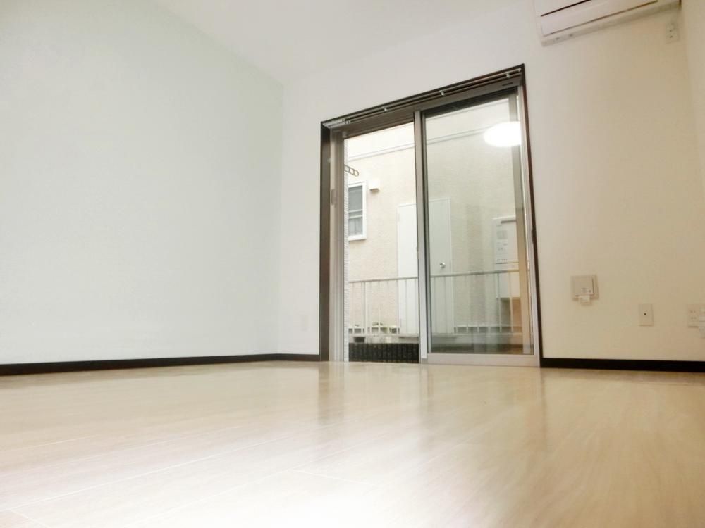 �y�Z�L�����e�B�z�@