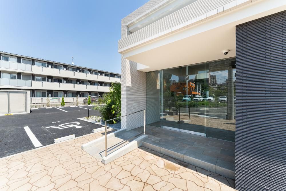 �y�G���g�����X�z�@