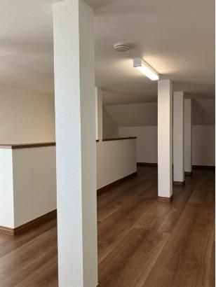 �y�Z�L�����e�B�z�@