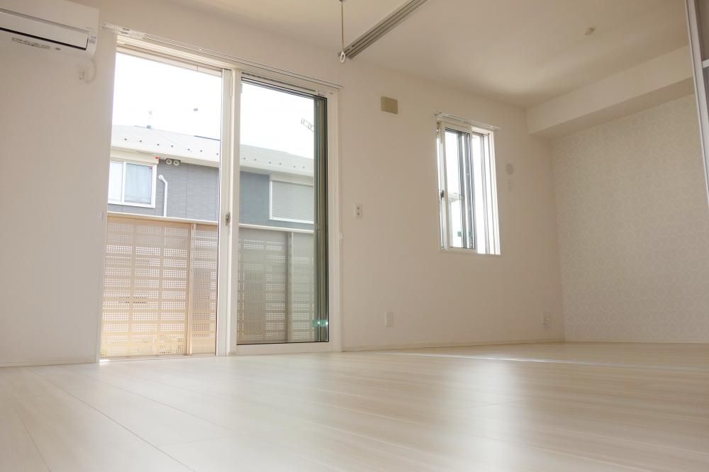 �y�Z�L�����e�B�z�@