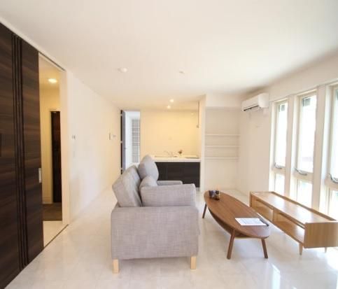 �y�Z�L�����e�B�z�@