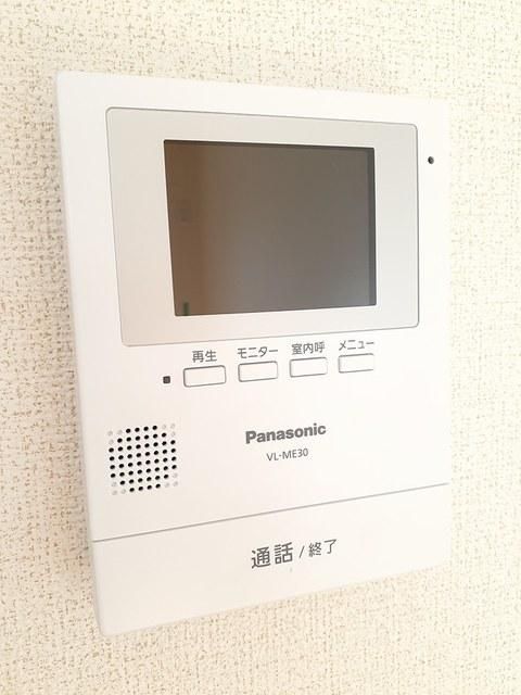 �y�Z�L�����e�B�z�@