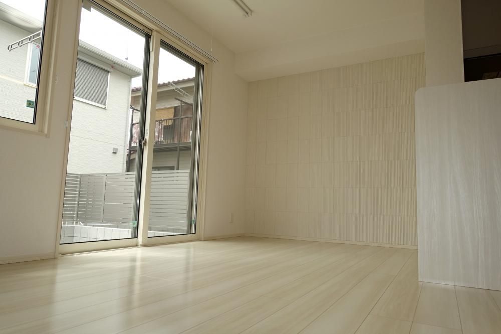 �y�Z�L�����e�B�z�@