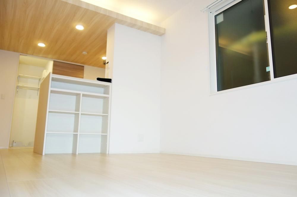 �y�Z�L�����e�B�z�@