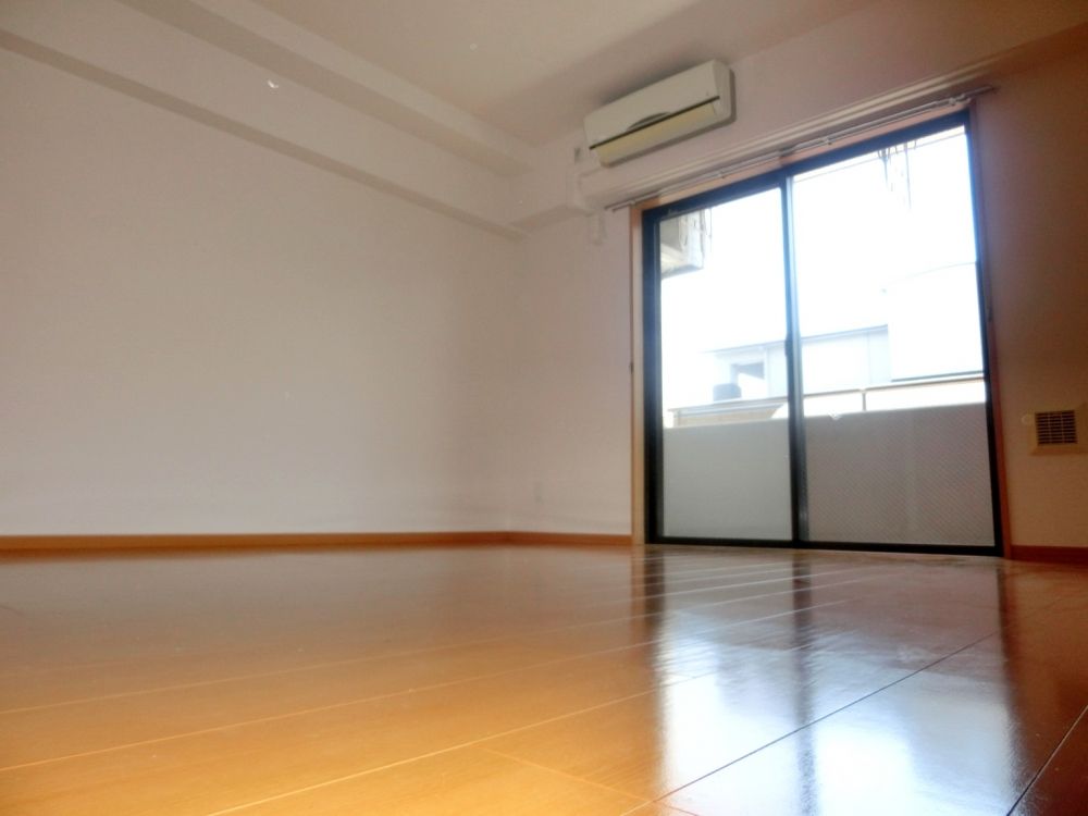 �y���ԁE���r���O�z�@