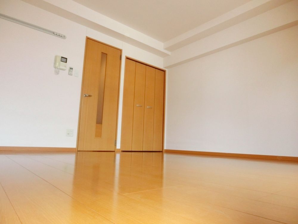 �y���]�z�@