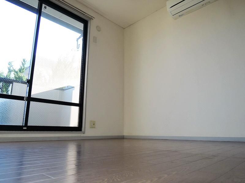 �y�Z�L�����e�B�z�@