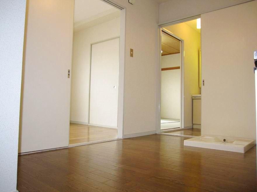 �y�Z�L�����e�B�z�@