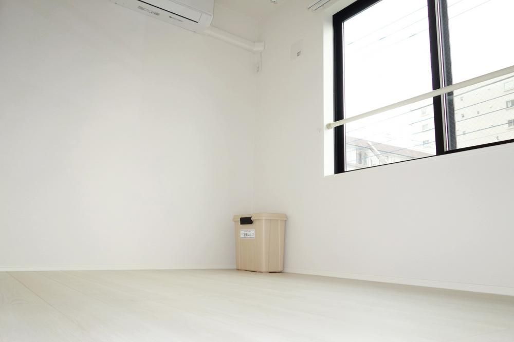 �y�Z�L�����e�B�z�@