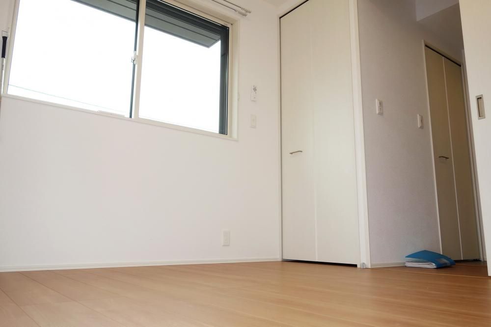 �y�Z�L�����e�B�z�@