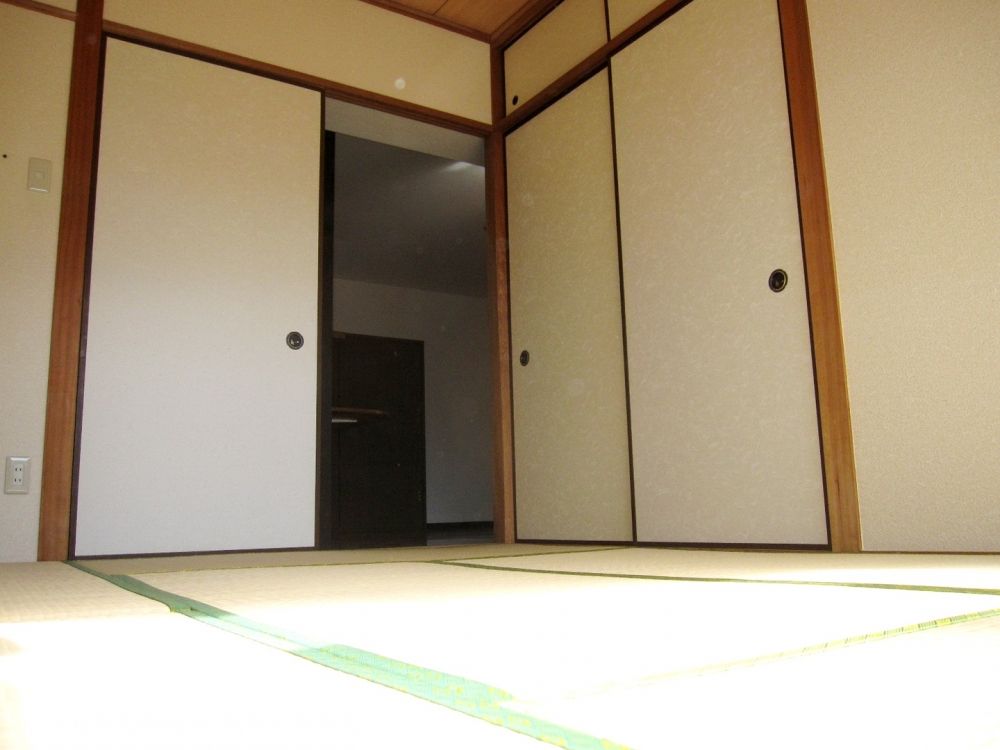 �y�Z�L�����e�B�z�@